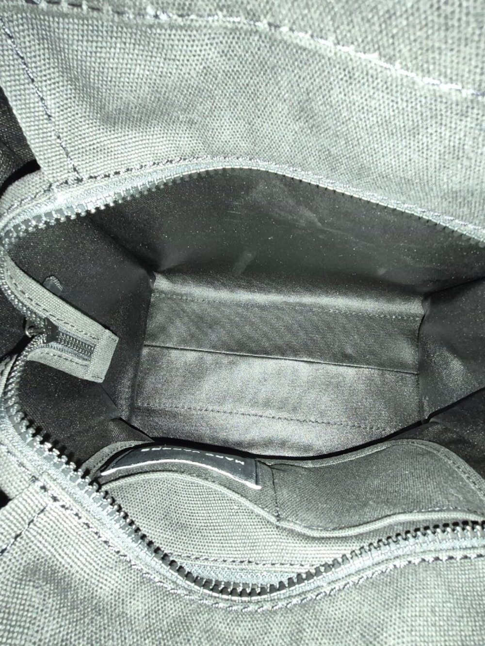 Marc Jacobs The Tote - Picture 4 of 6